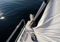 bateau à voile guindeau électrique bateau à voile voiles génois enrouleurs proue mer Soleil